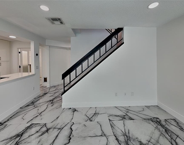 8212 Citrus Chase Drive - Photo Thumbnail 4