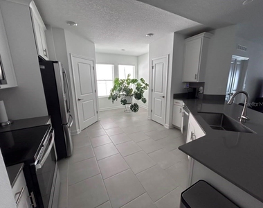3063 Park Vale Road - Photo Thumbnail 4