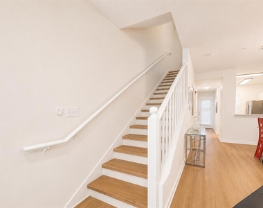 660 Celebration Avenue - Photo Thumbnail 7