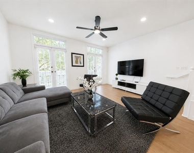 660 Celebration Avenue - Photo Thumbnail 4