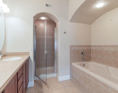 1733 Prospect Avenue - Photo Thumbnail 4
