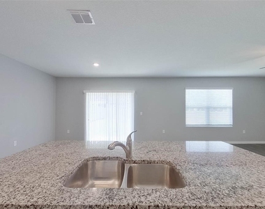 32221 Edson Ave - Photo Thumbnail 4