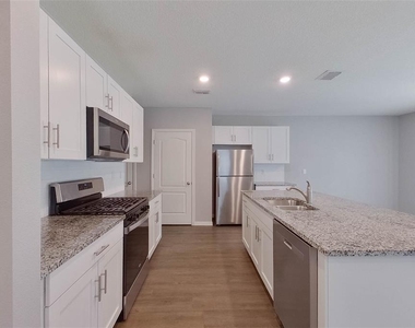 32221 Edson Ave - Photo Thumbnail 3