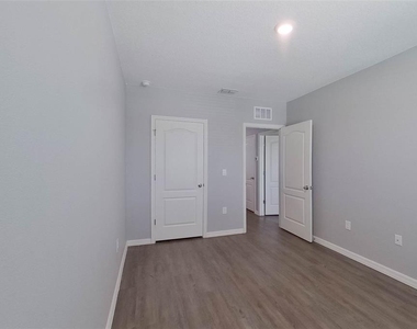 32221 Edson Ave - Photo Thumbnail 12