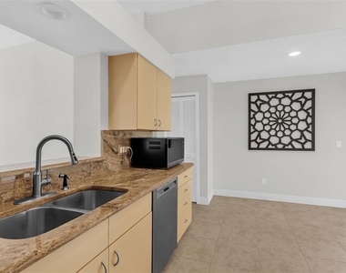 1041 Gould Place - Photo Thumbnail 8
