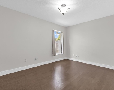 1041 Gould Place - Photo Thumbnail 21