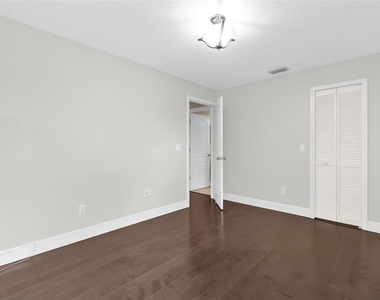1041 Gould Place - Photo Thumbnail 20
