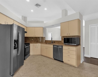 1041 Gould Place - Photo Thumbnail 7