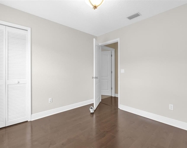 1041 Gould Place - Photo Thumbnail 25