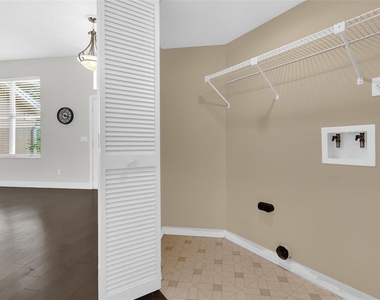1041 Gould Place - Photo Thumbnail 13