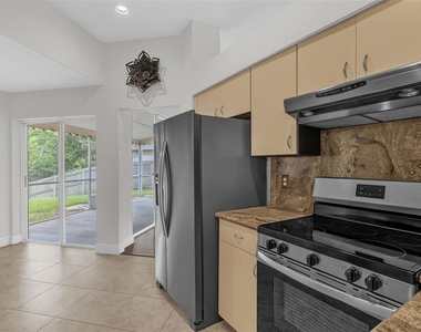 1041 Gould Place - Photo Thumbnail 6