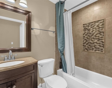 1041 Gould Place - Photo Thumbnail 24