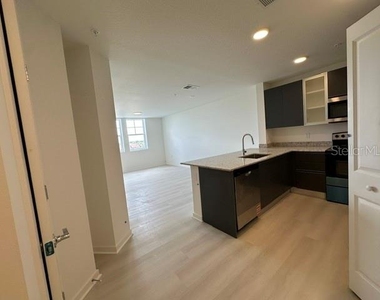 5563 Millenia Park Boulevard - Photo Thumbnail 5