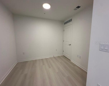 5563 Millenia Park Boulevard - Photo Thumbnail 4