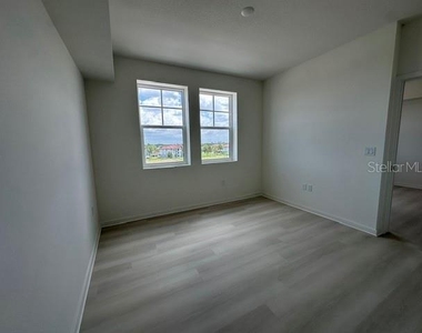 5563 Millenia Park Boulevard - Photo Thumbnail 13