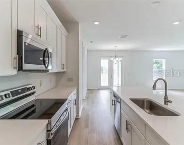 453 Archway Place - Photo Thumbnail 2