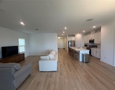 453 Archway Place - Photo Thumbnail 4