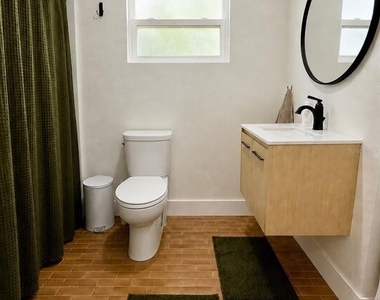 8 E Cypress Street - Photo Thumbnail 10