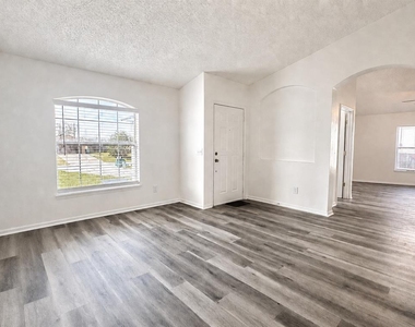 2871 Lockwood Boulevard - Photo Thumbnail 2