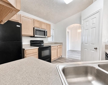 2871 Lockwood Boulevard - Photo Thumbnail 8
