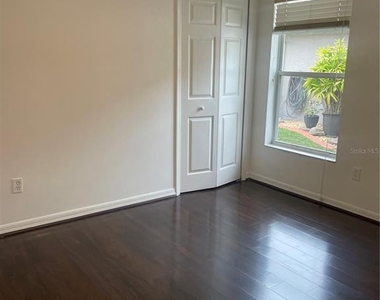 5418 Frederick Lake Drive - Photo Thumbnail 3