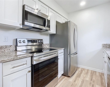 840 Center Avenue - Photo Thumbnail 9