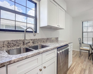 840 Center Avenue - Photo Thumbnail 11