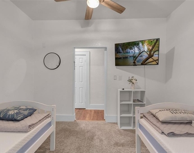 728 Johnson Avenue - Photo Thumbnail 17