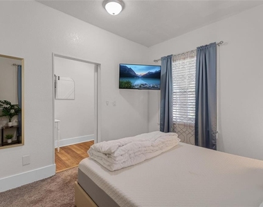 728 Johnson Avenue - Photo Thumbnail 15