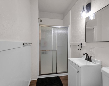 728 Johnson Avenue - Photo Thumbnail 18