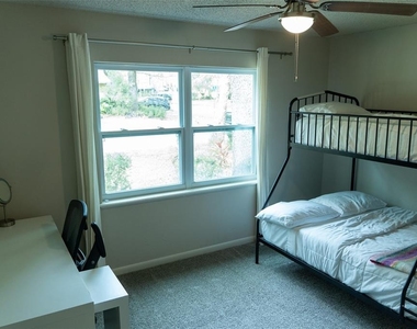 8221 Sw 13th Road - Photo Thumbnail 3