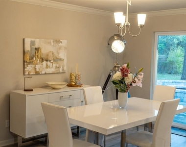 8221 Sw 13th Road - Photo Thumbnail 2