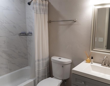 8221 Sw 13th Road - Photo Thumbnail 4