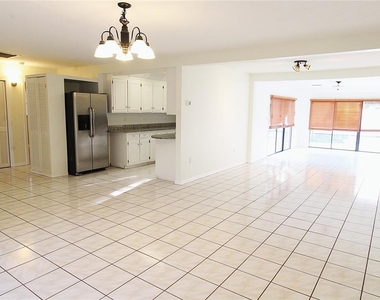2516 E Milmar Drive - Photo Thumbnail 1