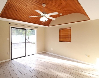 2516 E Milmar Drive - Photo Thumbnail 7