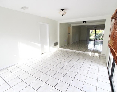 2516 E Milmar Drive - Photo Thumbnail 5