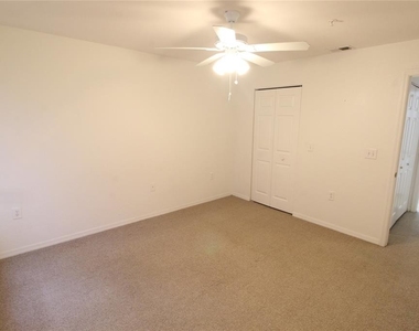 8905 Manor Loop - Photo Thumbnail 7