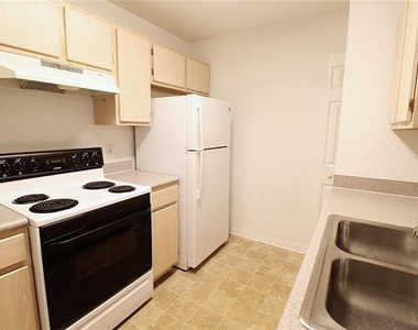 8905 Manor Loop - Photo Thumbnail 4