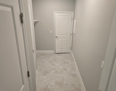 2857 Shady Avenue - Photo Thumbnail 15