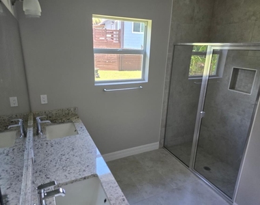 2857 Shady Avenue - Photo Thumbnail 5