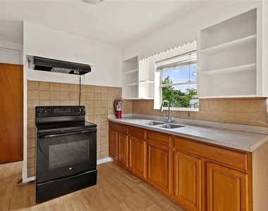 4222 18th Street N - Photo Thumbnail 3