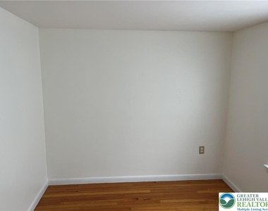 132 Broad Street - Photo Thumbnail 3