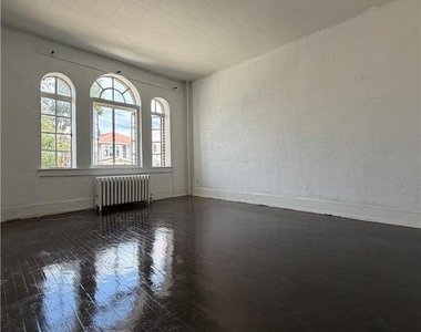 218 S 15th Street - Photo Thumbnail 1