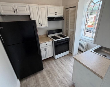 218 S 15th Street - Photo Thumbnail 2