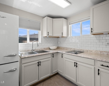 2532 Altura Avenue - Photo Thumbnail 3