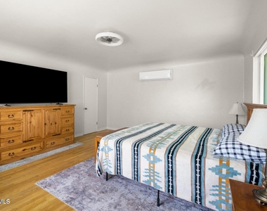 2532 Altura Avenue - Photo Thumbnail 4