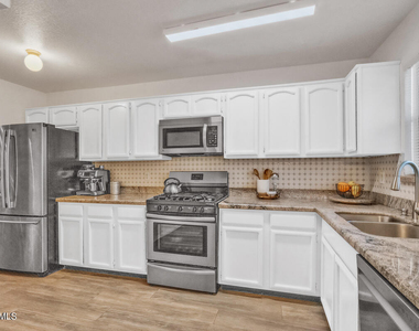816 Dakota River Avenue - Photo Thumbnail 13
