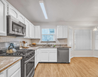 816 Dakota River Avenue - Photo Thumbnail 12