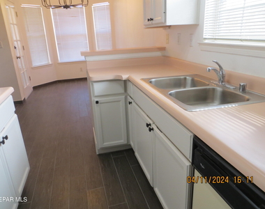 7115 Oval Rock Drive - Photo Thumbnail 6
