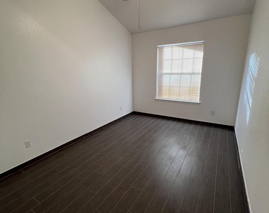 7115 Oval Rock Drive - Photo Thumbnail 13